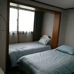 K Star Road Guesthouse - Hostel