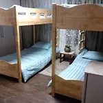 K Star Road Guesthouse - Hostel
